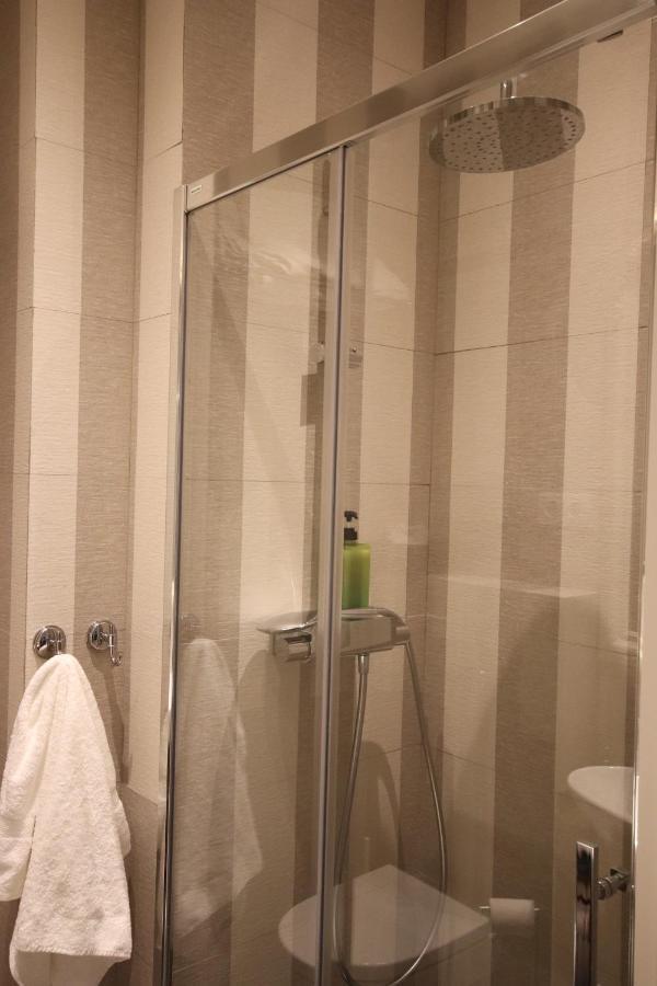 Apartamento Garcia Paredes Solo Adultos Madrid Bagian luar foto